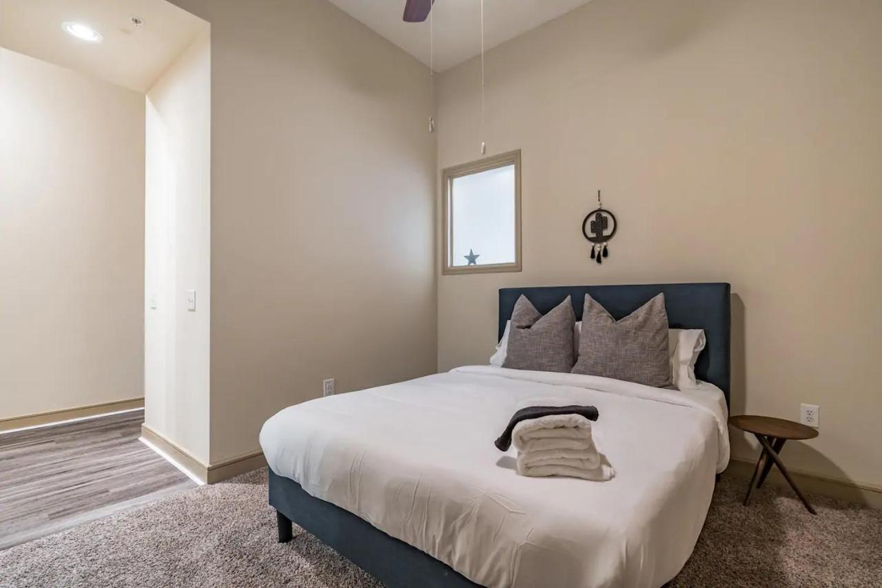 Spacious Flat + Gym + Pool Apartment Houston Exterior photo