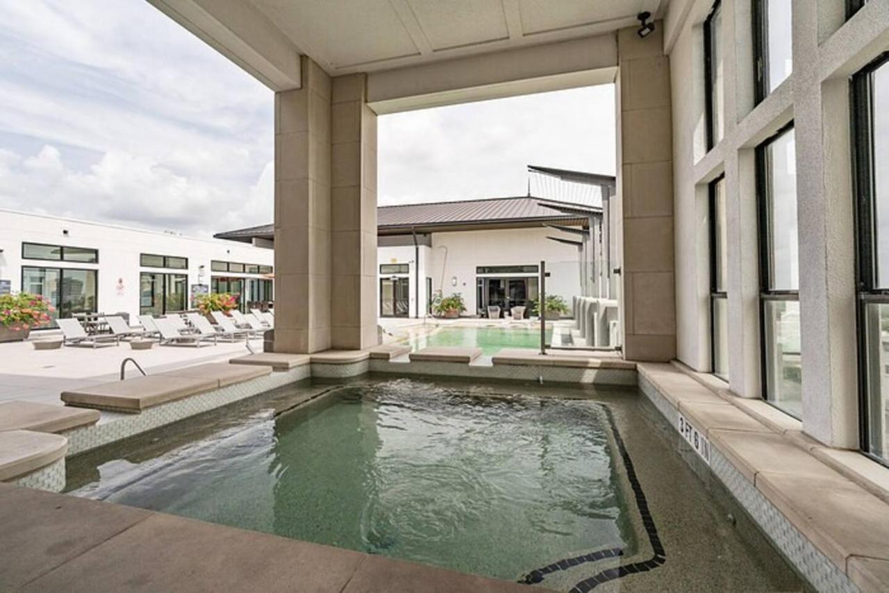 Spacious Flat + Gym + Pool Apartment Houston Exterior photo