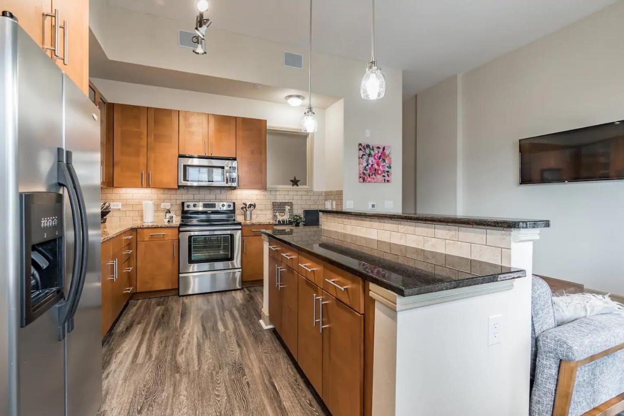 Spacious Flat + Gym + Pool Apartment Houston Exterior photo