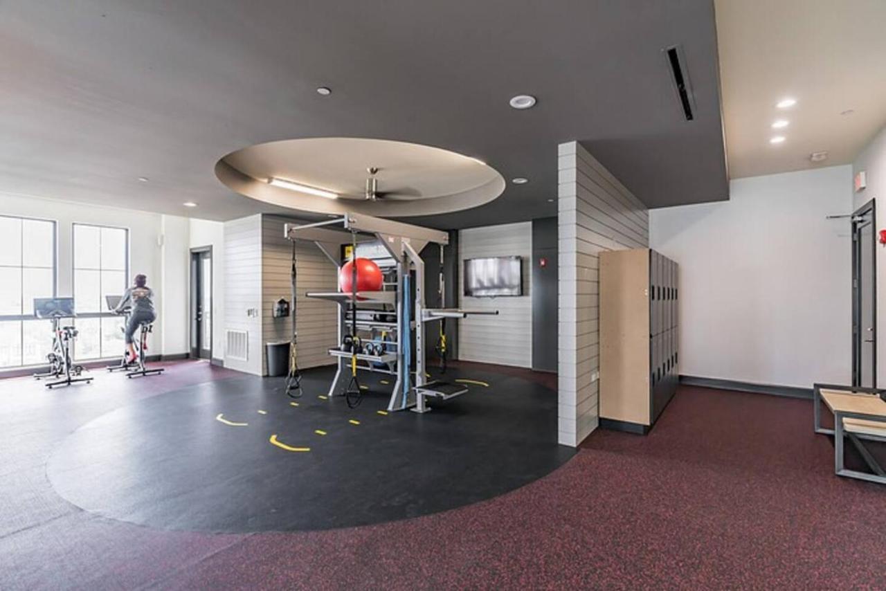 Spacious Flat + Gym + Pool Apartment Houston Exterior photo