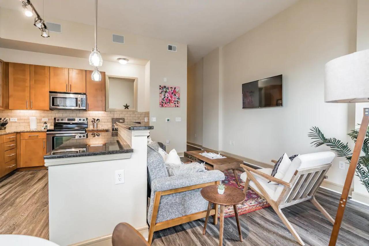 Spacious Flat + Gym + Pool Apartment Houston Exterior photo