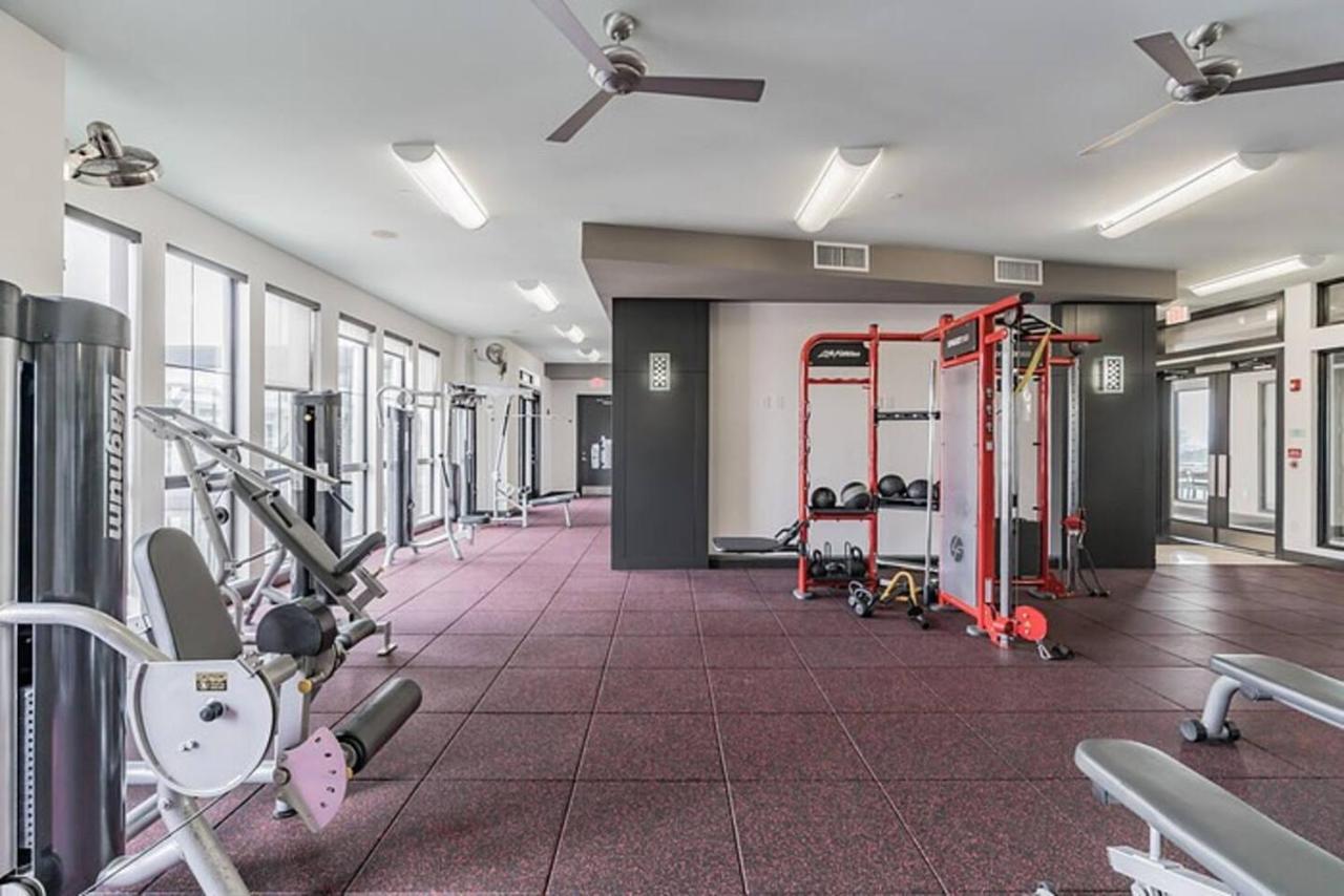 Spacious Flat + Gym + Pool Apartment Houston Exterior photo